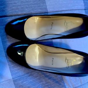 Gently used Size 38.5 Authentic Christian Loubiton Pumps , excellent condition